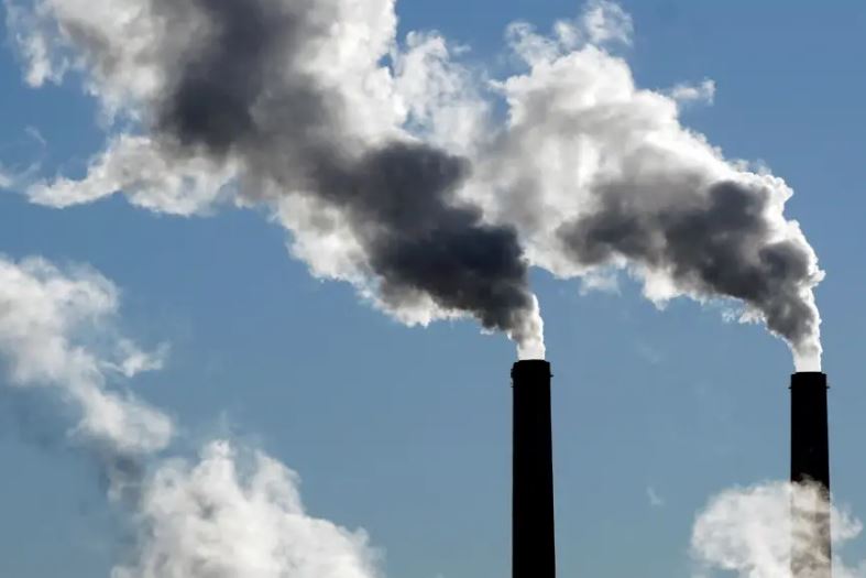 la ue extenderá el impuesto al carbono a los sujetadores en octubre de 2023